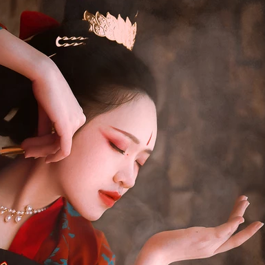 嬌艷紅傘女生頭像，唯美古風真人頭像