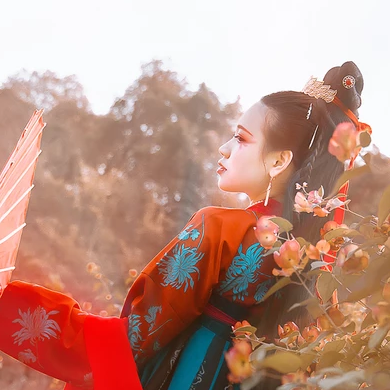 嬌艷紅傘女生頭像，唯美古風真人頭像