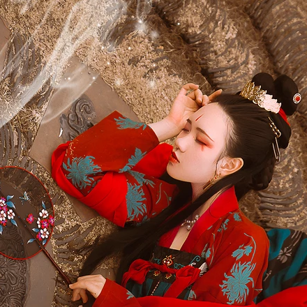 嬌艷紅傘女生頭像，唯美古風真人頭像