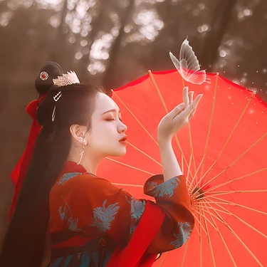 嬌艷紅傘女生頭像，唯美古風真人頭像