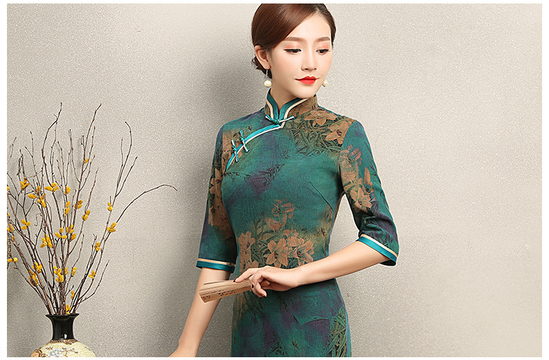 復(fù)古雍容的墨綠旗袍，古典印花旗袍裙
