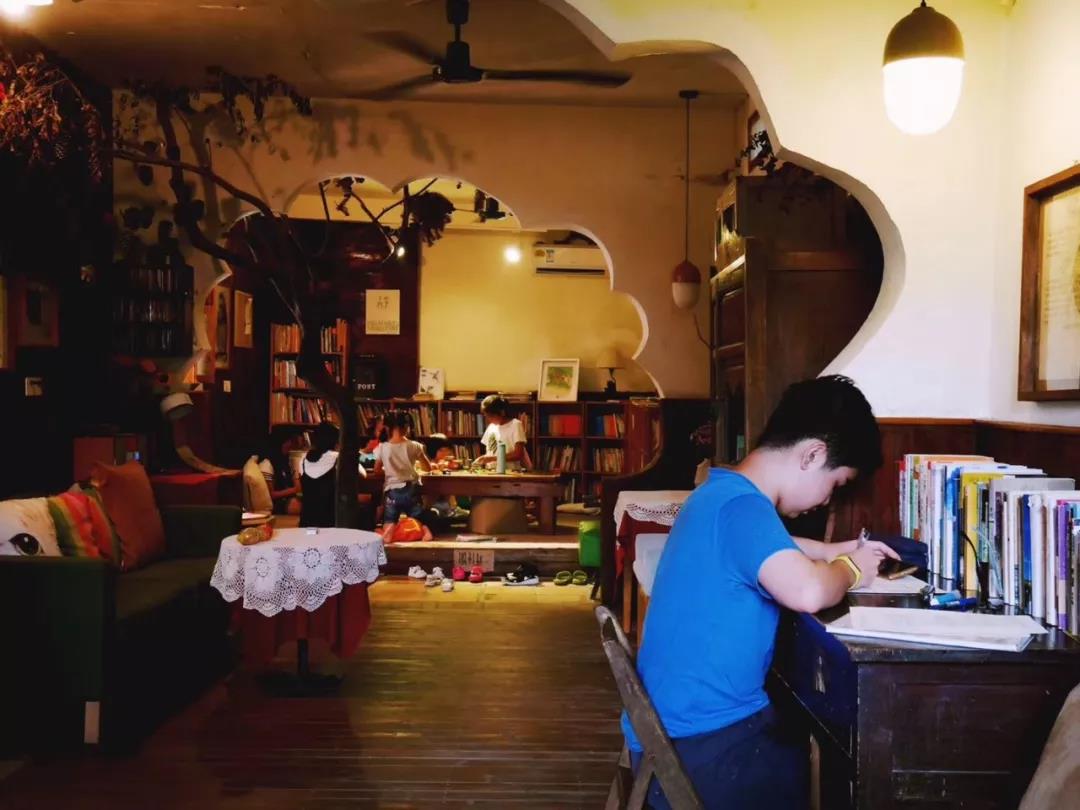 古山重水云間，細(xì)水長(zhǎng)流吸引你