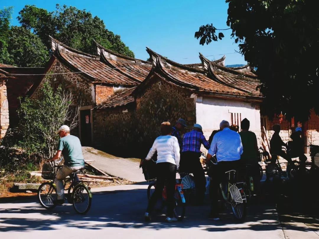 古山重水云間，細(xì)水長流吸引你