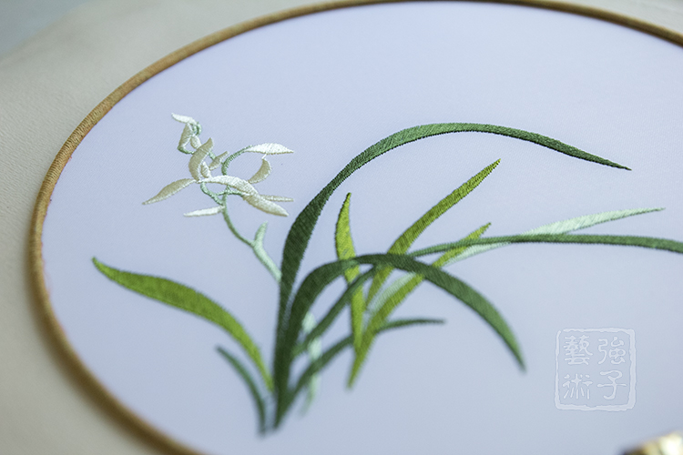 精美蘭花刺繡古風(fēng)團扇，古典繡花工藝扇子