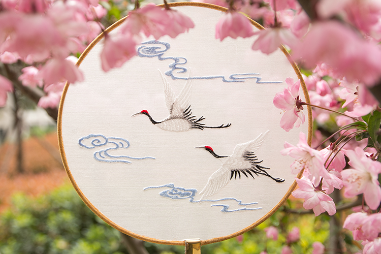 福壽雙鶴刺繡團(tuán)扇，典雅韻味刺繡工藝扇子