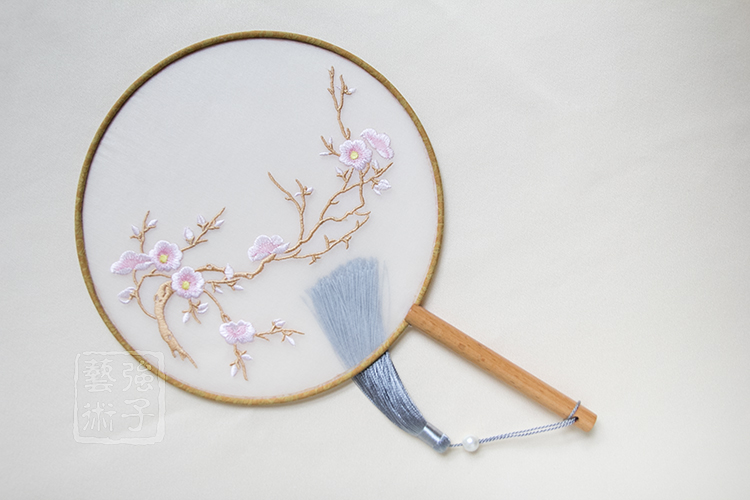 清新桃花刺繡團(tuán)扇，粉色韻味繡花宮扇工藝扇子
