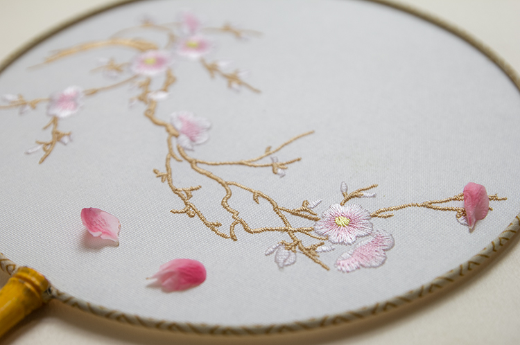 清新桃花刺繡團(tuán)扇，粉色韻味繡花宮扇工藝扇子