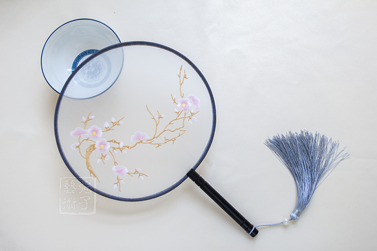 清新桃花刺繡團(tuán)扇，粉色韻味繡花宮扇工藝扇子