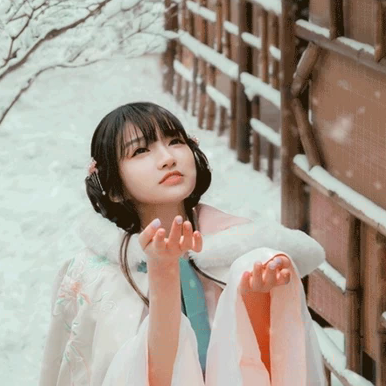 白雪飄落清新氣質(zhì)女生頭像，唯美古風(fēng)真人頭像