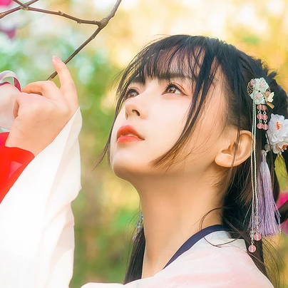 如花似夢帶傘女生頭像，唯美古風真人頭像