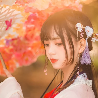 如花似夢帶傘女生頭像，唯美古風真人頭像
