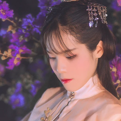 紫薇花開帶團扇女生頭像，唯美古風(fēng)真人頭像