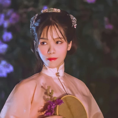 紫薇花開帶團扇女生頭像，唯美古風(fēng)真人頭像