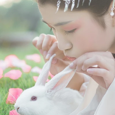 清新迷人帶寵物女生頭像，唯美古風(fēng)真人頭像