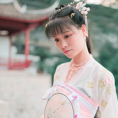 清新氣質(zhì)帶團扇女生頭像，唯美古風(fēng)真人頭像