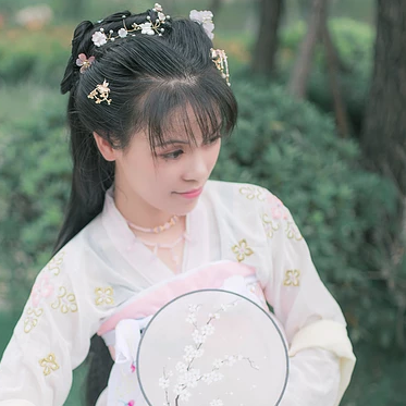 清新氣質(zhì)帶團扇女生頭像，唯美古風(fēng)真人頭像