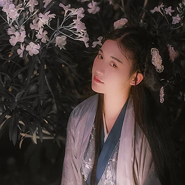 夜晚迷人花朵女生頭像，唯美古風(fēng)真人頭像