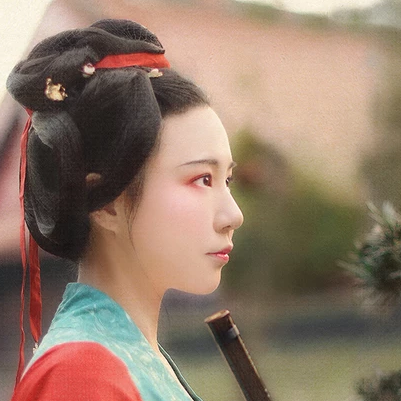 文藝吹笛女生頭像，唯美古風(fēng)真人頭像