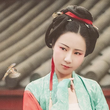 文藝吹笛女生頭像，唯美古風(fēng)真人頭像