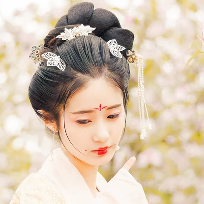 氣質(zhì)花朵帶傘女生頭像，唯美古風(fēng)真人頭像