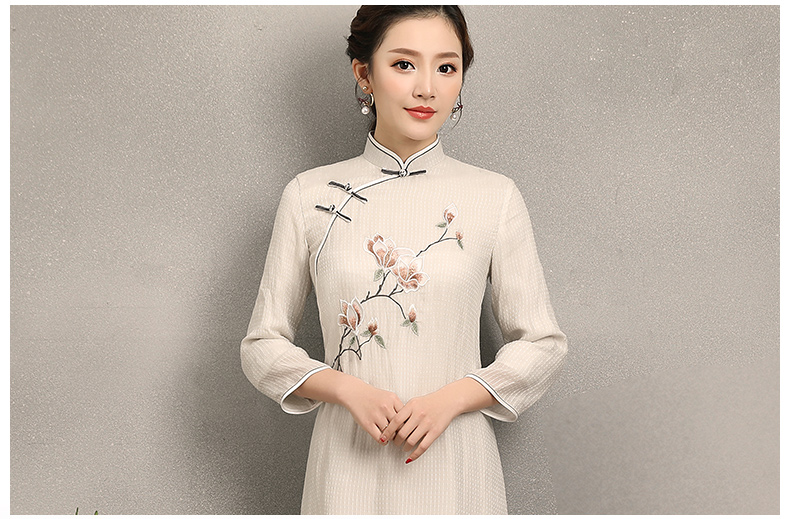 蘭花刺繡素雅旗袍，米白色中長(zhǎng)款旗袍裙