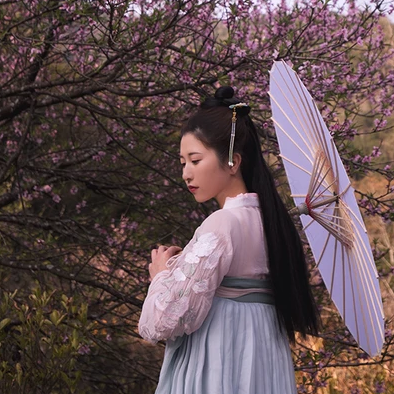 桃花粉黛帶傘女生頭像，唯美古風(fēng)真人頭像