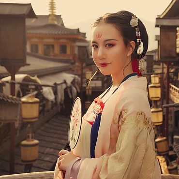 古典淡雅帶團(tuán)扇女生頭像，唯美古風(fēng)真人頭像