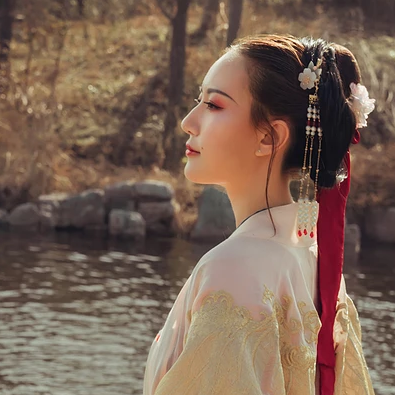 古典淡雅帶團(tuán)扇女生頭像，唯美古風(fēng)真人頭像