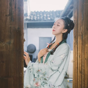 古典氣息帶傘女生頭像，唯美古風(fēng)真人頭像