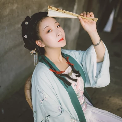 古典氣息帶傘女生頭像，唯美古風(fēng)真人頭像