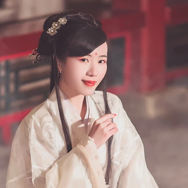 優(yōu)雅提燈品酒女生頭像，唯美古風真人頭像