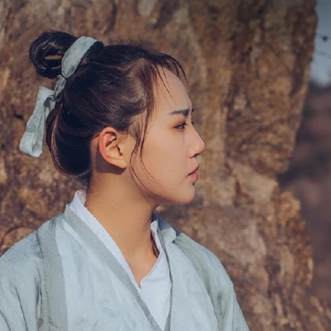 逍遙江湖帶兵器女生頭像，唯美古風(fēng)真人頭像