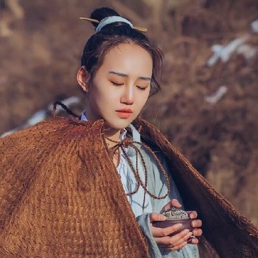 逍遙江湖帶兵器女生頭像，唯美古風(fēng)真人頭像