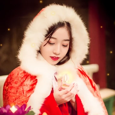 月色下放蓮花女生頭像，唯美古風真人頭像