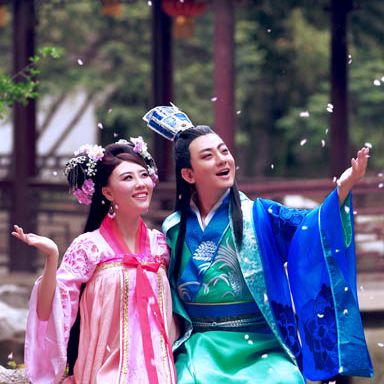 桃花飛舞甜蜜情侶頭像，唯美古風真人頭像