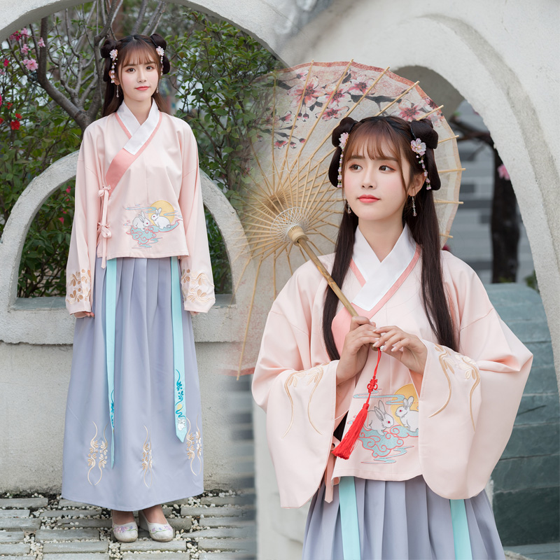 玉兔圖案?jìng)鹘y(tǒng)漢服，改良交領(lǐng)襖裙襦裙?jié)h服