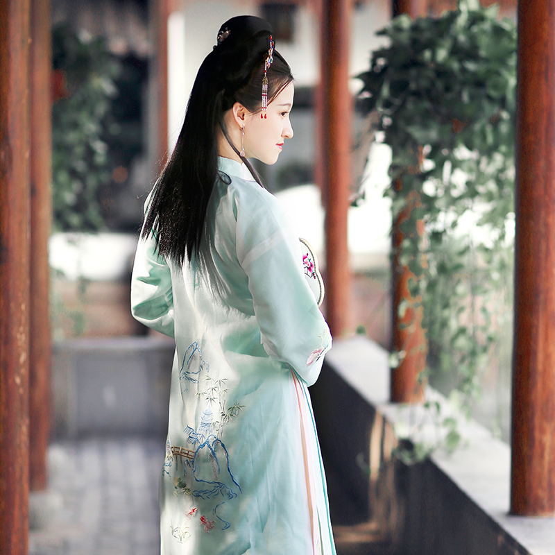 詩(shī)意韻味襦裙?jié)h服，淡雅刺繡立領(lǐng)古風(fēng)漢服