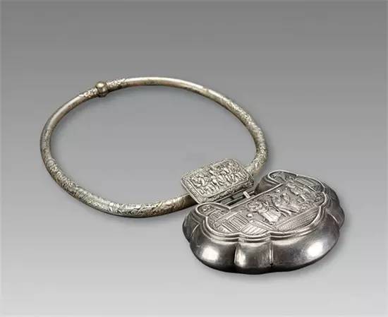 古老的美好祝福飾品：巧奪天工的長(zhǎng)命鎖