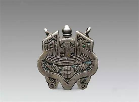 古老的美好祝福飾品：巧奪天工的長(zhǎng)命鎖