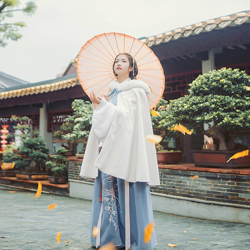 立領斜襟襖裙?jié)h服，淡雅脫俗菊花刺繡漢服