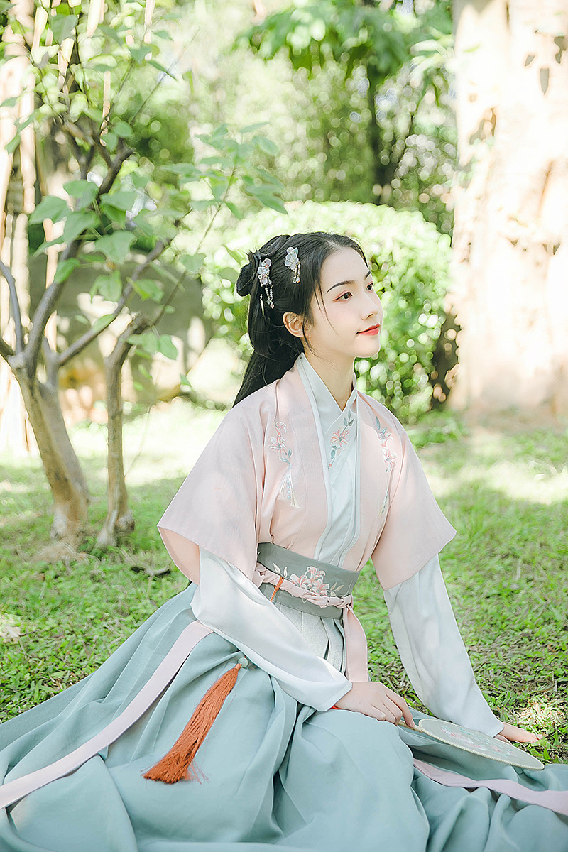 鈴瑤花齊腰襦裙?jié)h服，小清新花枝刺繡漢服圖片