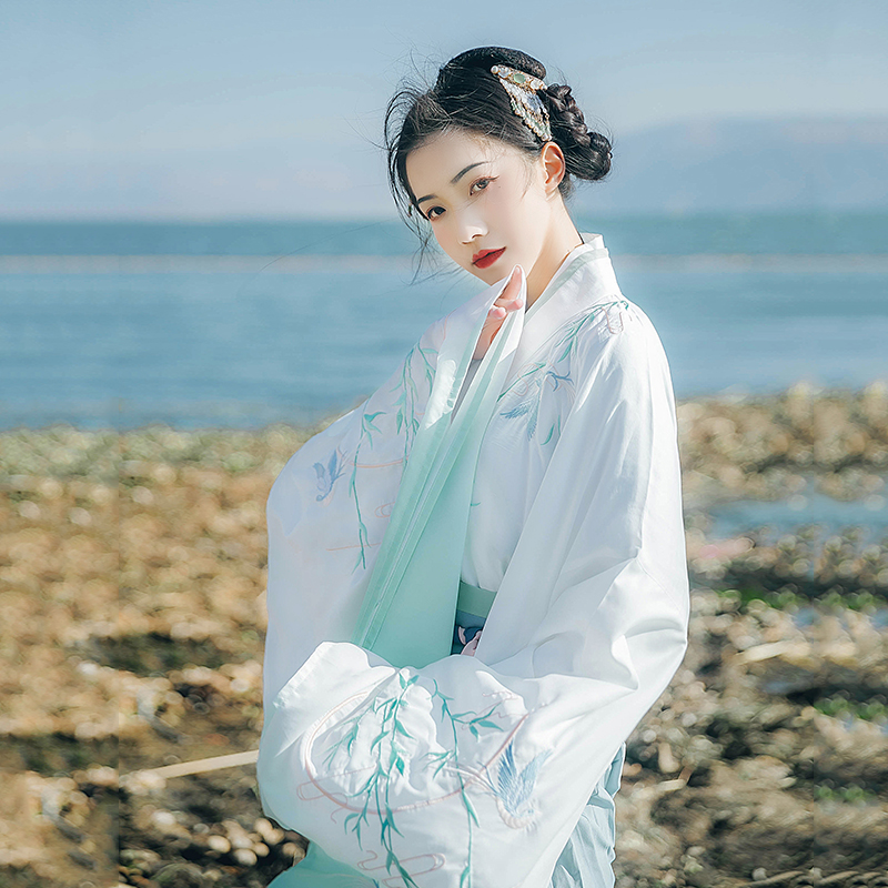 蓬萊閣大袖交領(lǐng)襦裙?jié)h服，漸變花鳥刺繡漢服