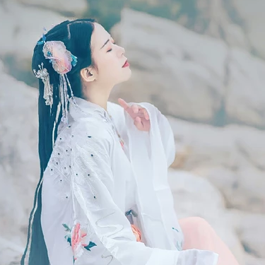 朦朧仙緣女生頭像，唯美古風(fēng)真人頭像