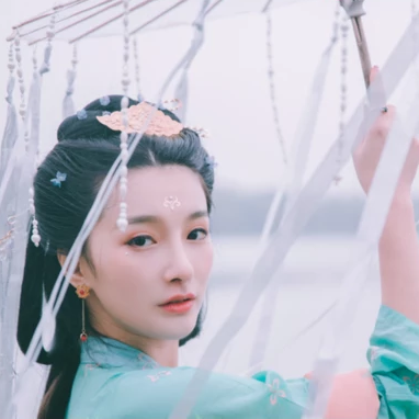 優(yōu)雅持傘女生頭像，唯美古風(fēng)真人頭像