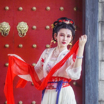 嬌艷朱紅女生頭像，唯美古風真人頭像