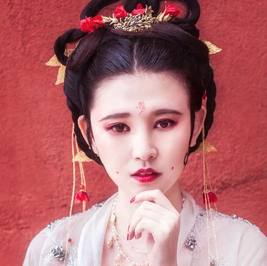 嬌艷朱紅女生頭像，唯美古風真人頭像