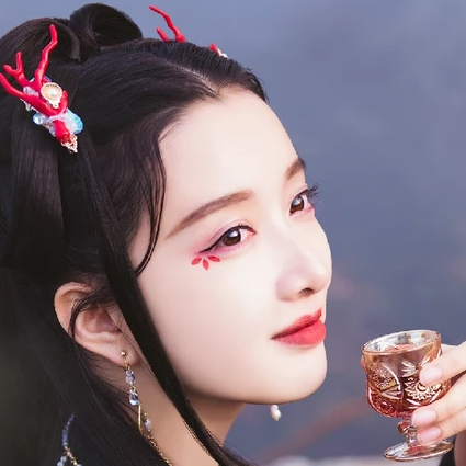 優(yōu)雅喝酒女生頭像，唯美古風(fēng)真人頭像