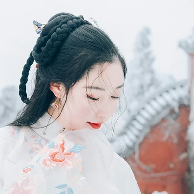 白雪紛飛女生頭像，唯美古風(fēng)真人頭像
