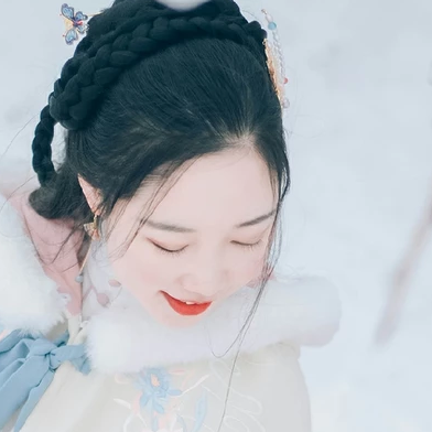 白雪紛飛女生頭像，唯美古風(fēng)真人頭像