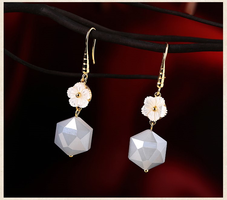 精致菱歌耳環(huán)，別致氣質(zhì)花朵耳環(huán)首飾